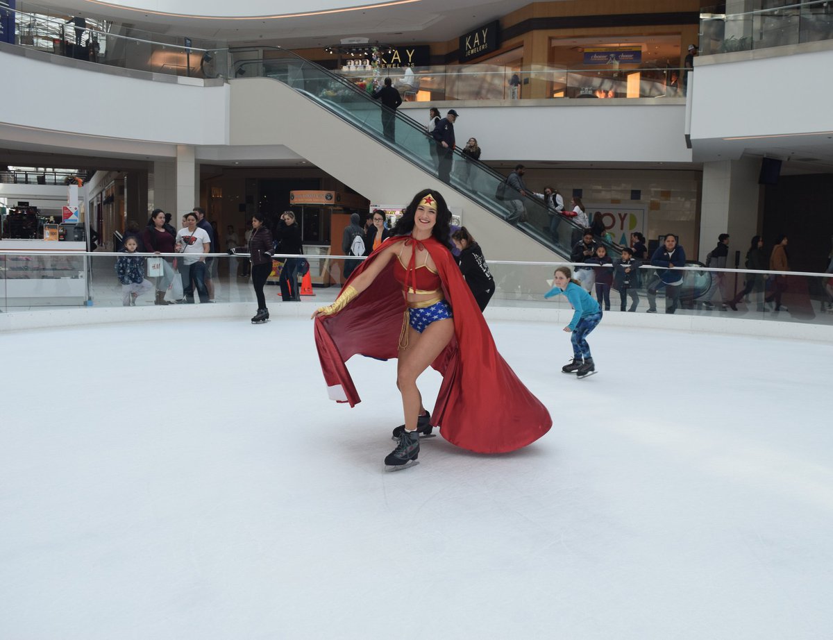 Lloyd Center Ice Rink