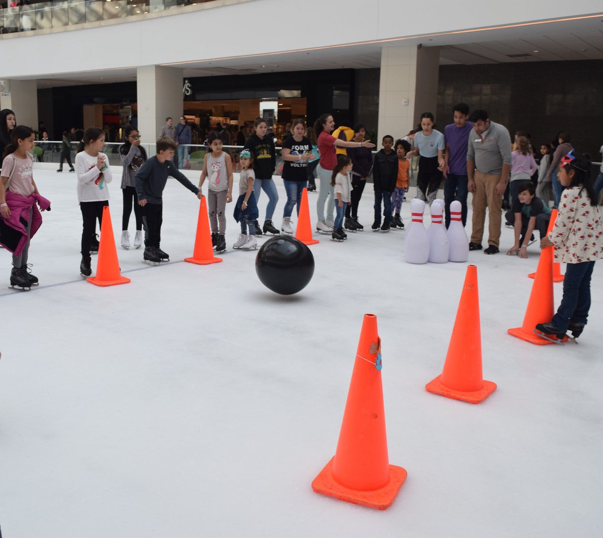 Lloyd Center Ice Rink